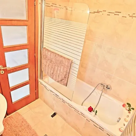 Senses Willa Pouládes